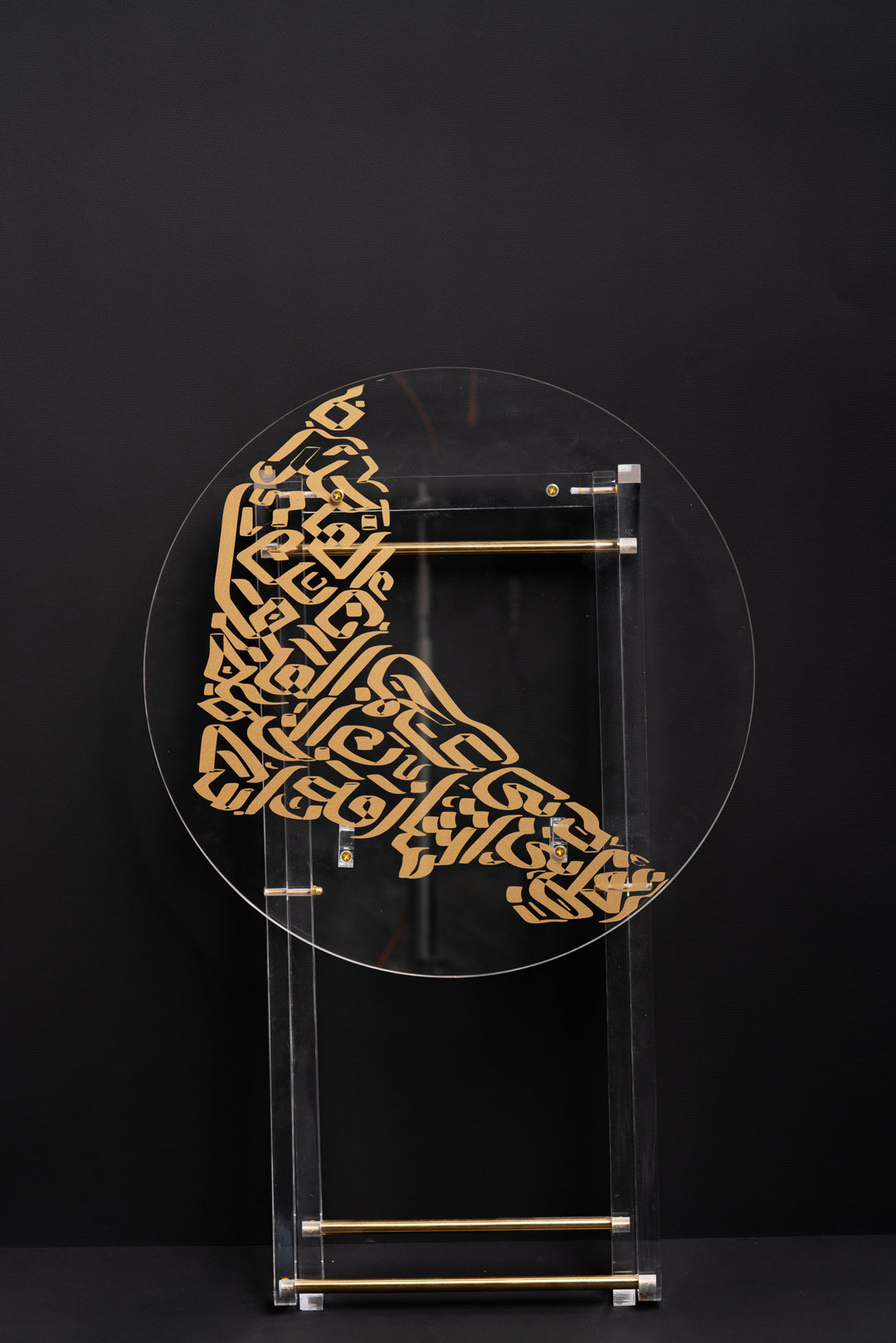 طقم 4 طاولات قهوة اكريليك تصميم دائري مع حامل من ريفال شفاف ذهبي RF00513